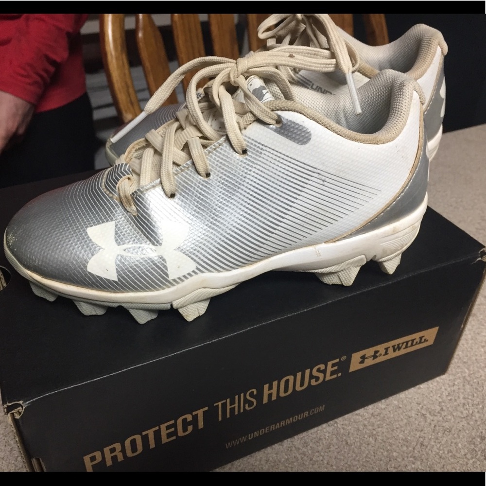 Kids Under amour baseball cleats